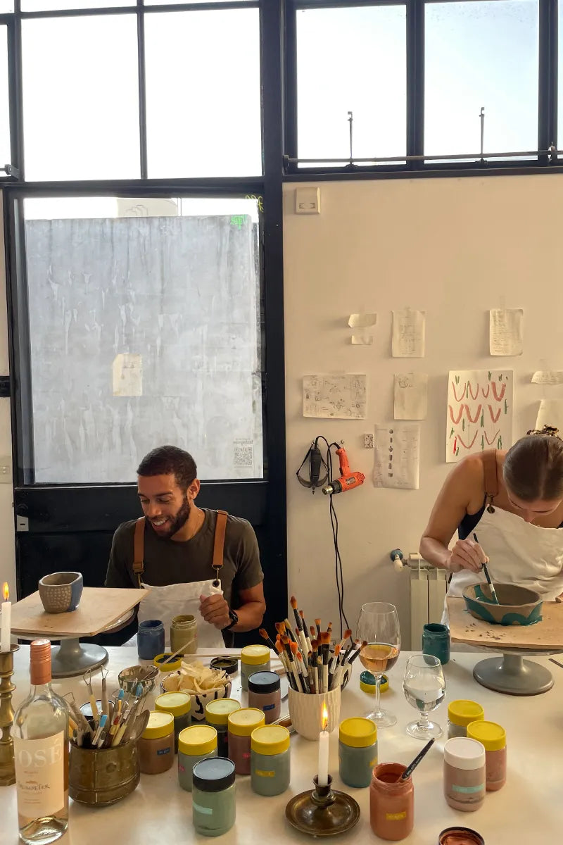 Couple attending OWO’s wine and pottery class in Buenos Aires