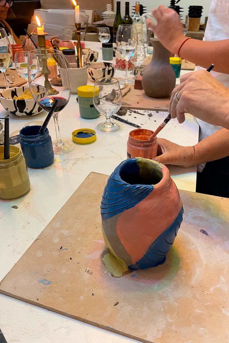 Student making her own ceramic vase at OWO’s pottery workshop in Buenos Aires